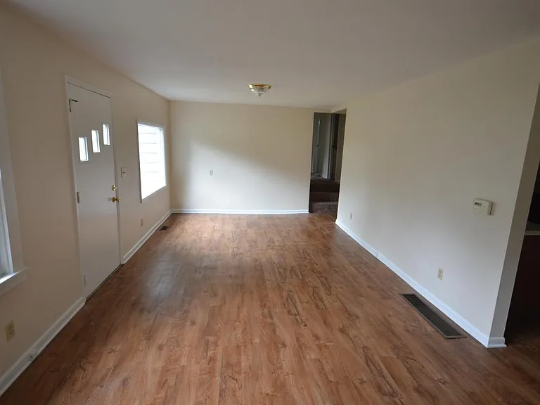 2699 Linwood Rd — Photo 9