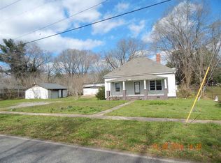 933 Main St, Wellford, SC 29385