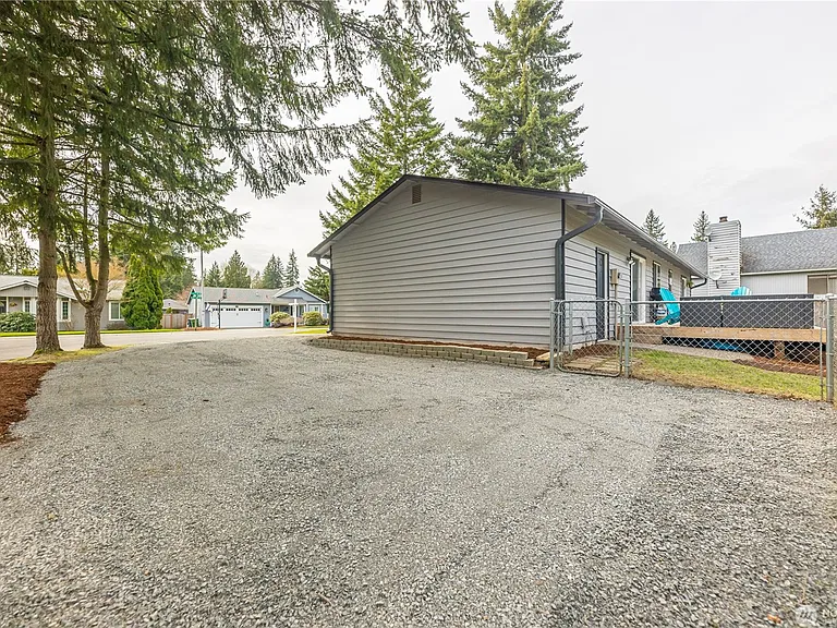 2733 174th St SE — Photo 24
