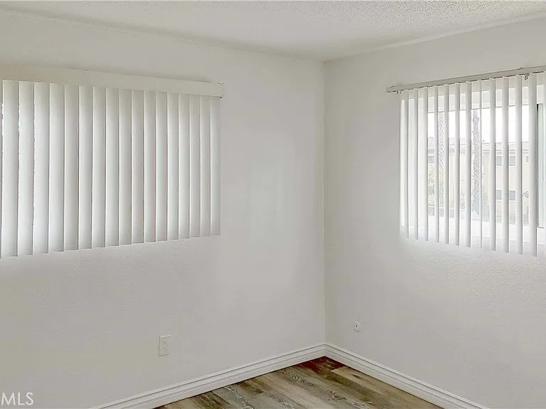 1724 Crofton Ln — Photo 16