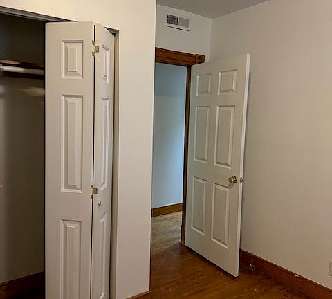 4th image of 3147 Ellwood Ave APT B