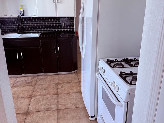 4th image of 2531 E Water St