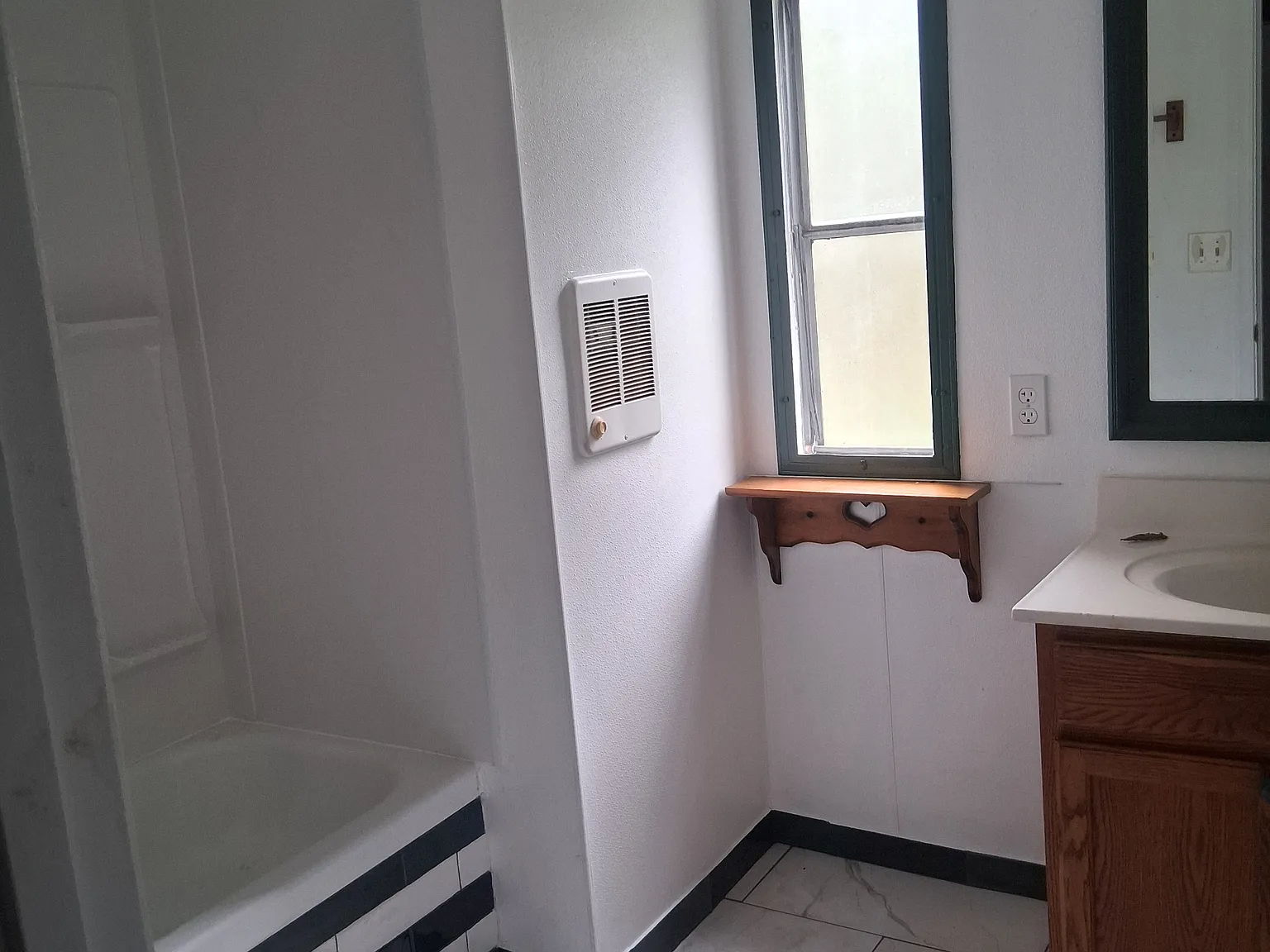 3 bed, 1.5 bath, 1000 sqft, $1,200 — Photo 3
