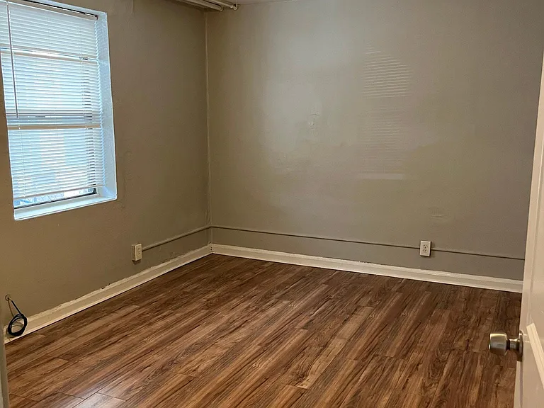 1350 Kingston St #1 — Photo 2