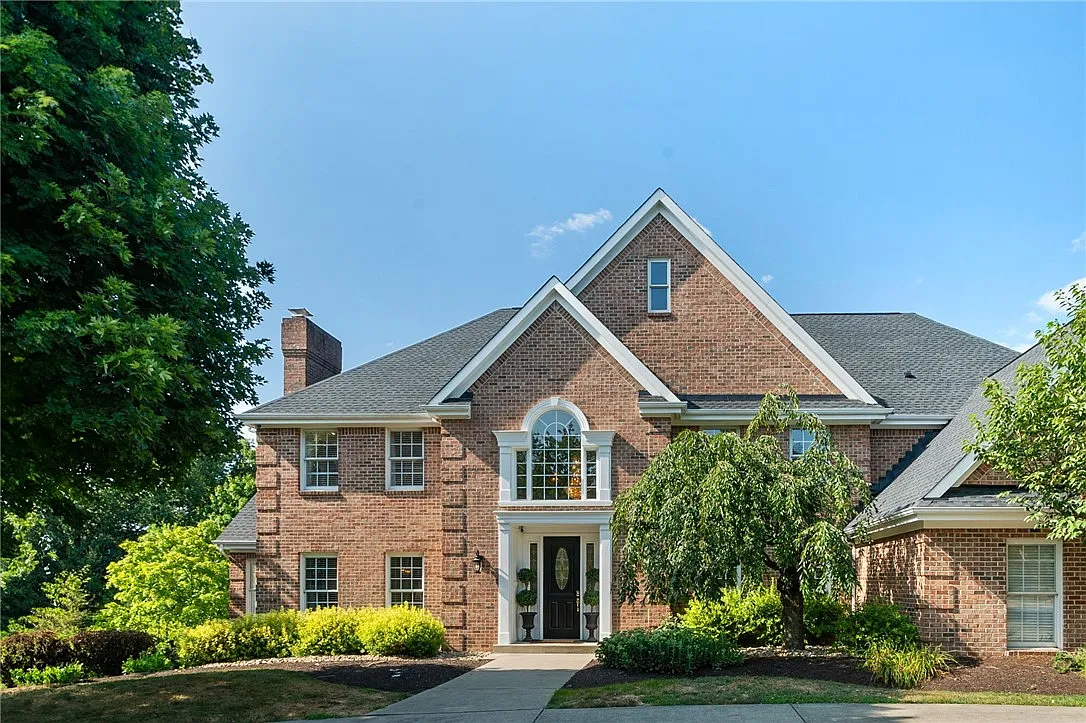 608 Victoria Ln photo 1