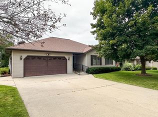 302 Farwell Rd, Beaver Dam, WI 53916