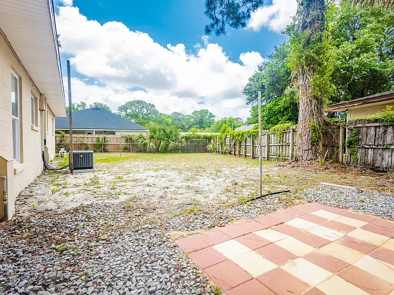 22 Laurie Dr NE — Photo 4