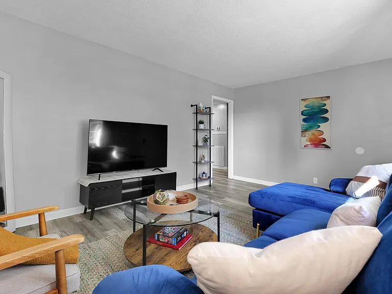 623 Lafayette Rd — Photo 17