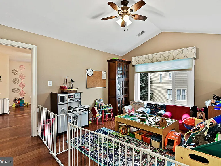 21922 Hyde Park Dr — Photo 29
