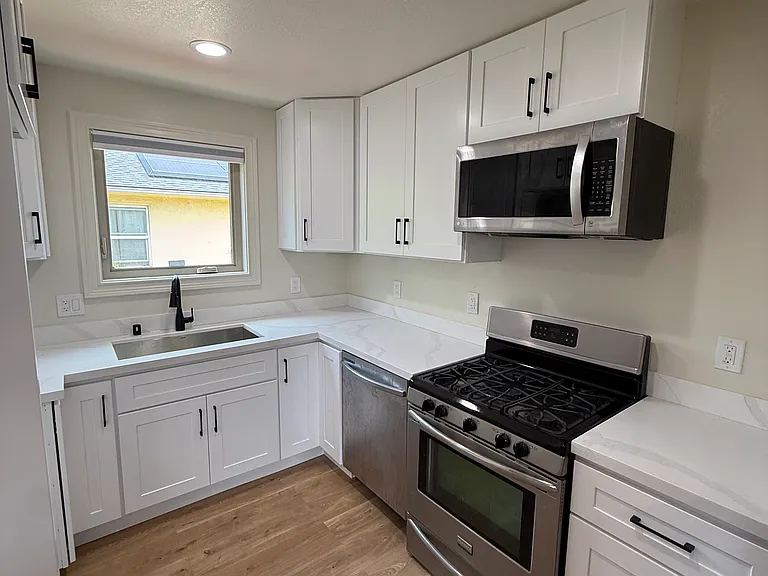 1517 Liberty St — Photo 10