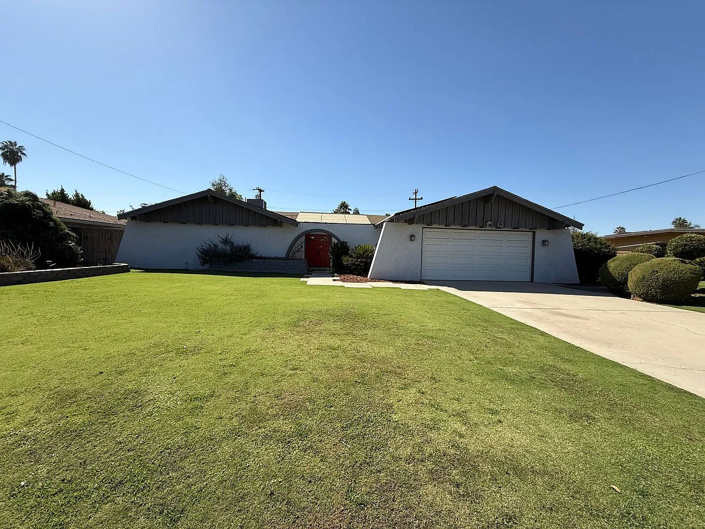 301 Haggin Street - 4 bedroom in Park Stockdale with SOLAR!! — Photo 1