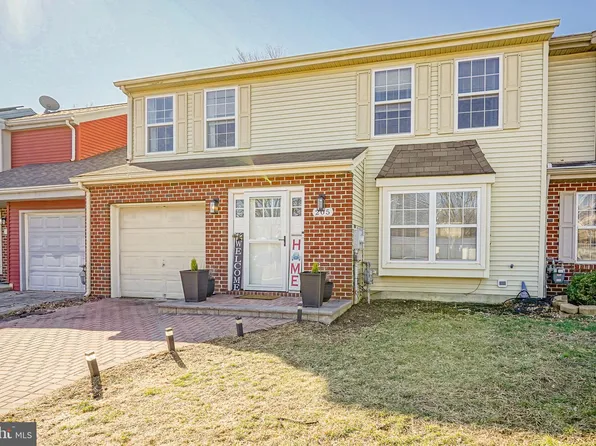 205 Carleton Ln, Mount Laurel, NJ 08054
