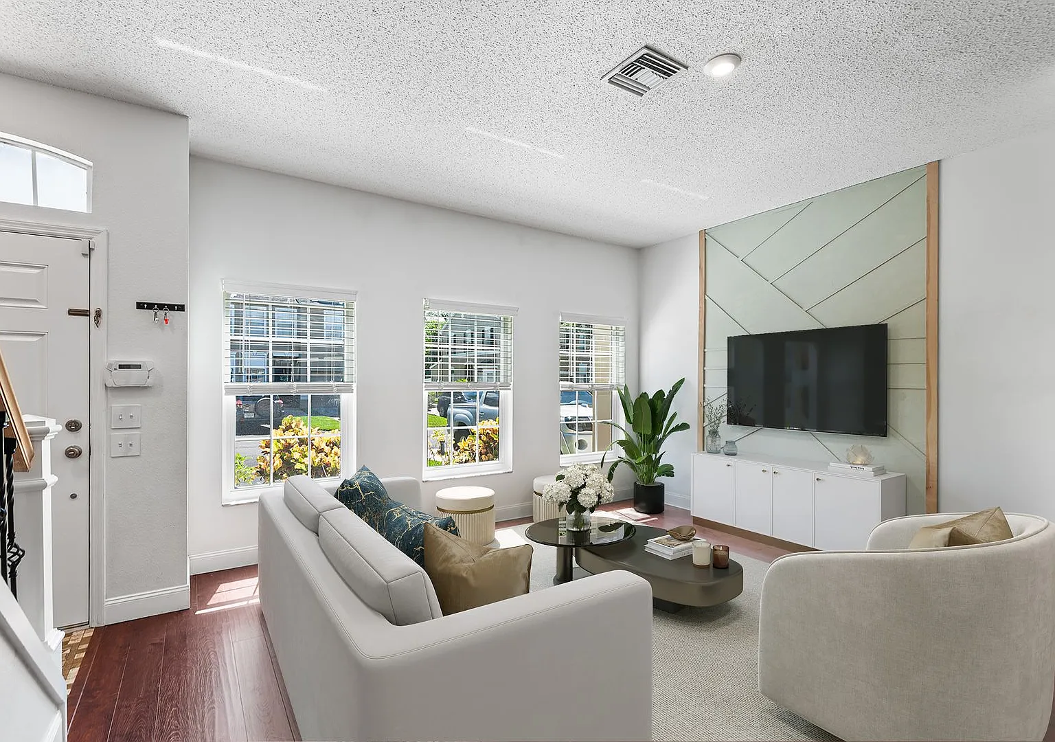 Carrolwood Area Townhome! — Photo 3