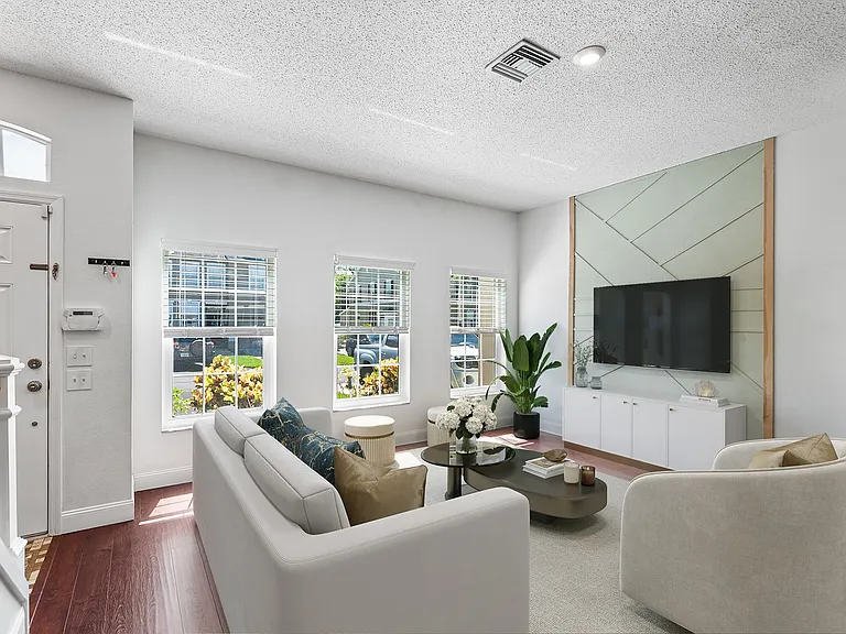 10112 Farmingdale Pl — Photo 3