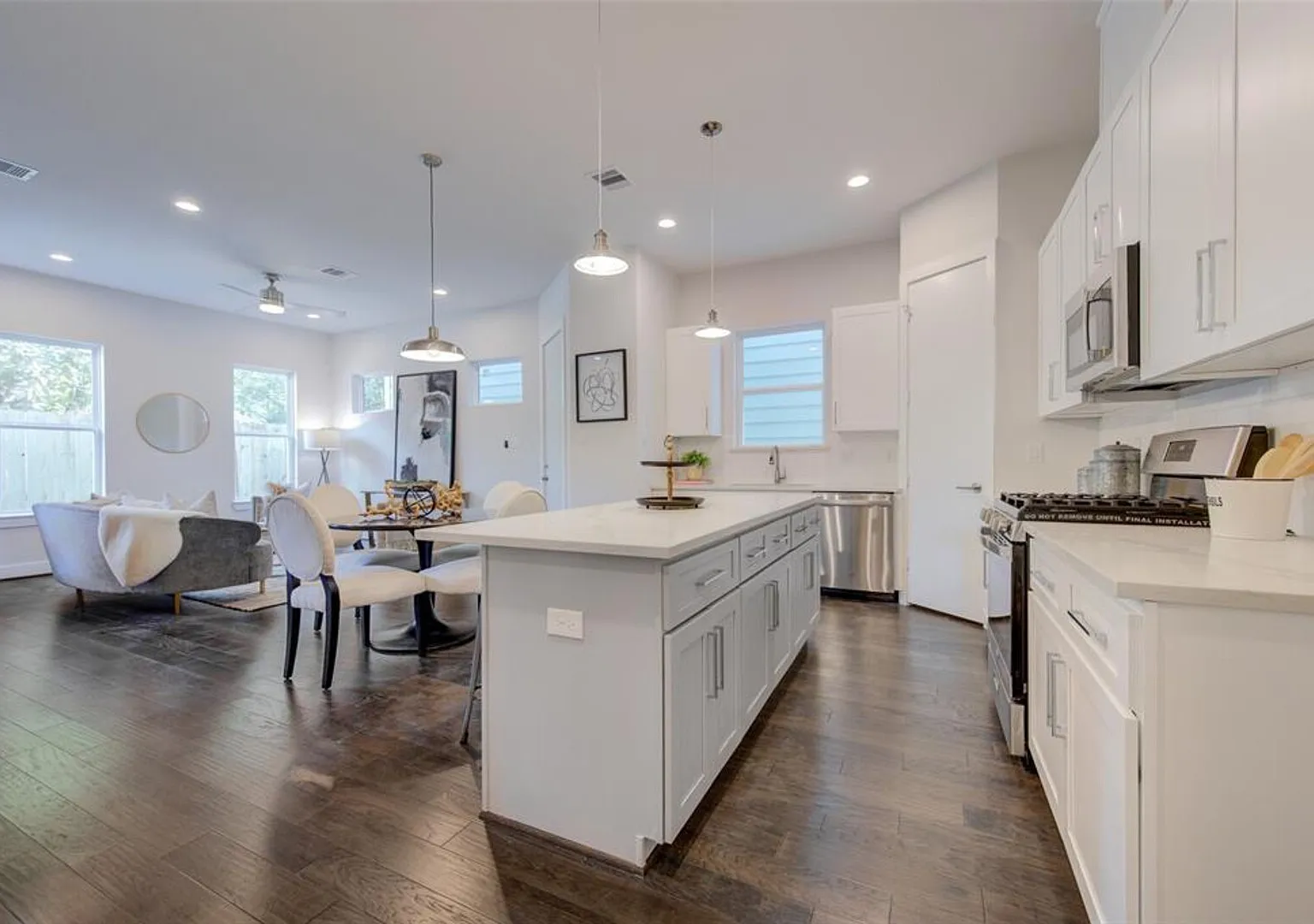 Beautiful Townhome located in Prime Houston Location — Photo 2