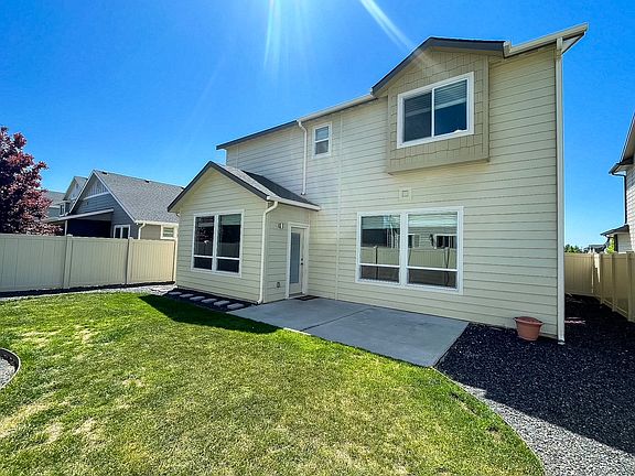 4th image of 2592 E Blackstone Dr