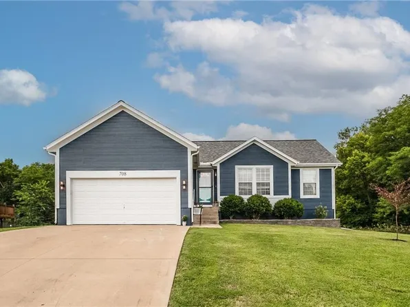 708 W 3rd Ter, Wellsville, KS 66092