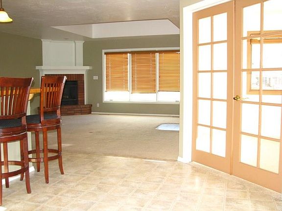 5th image of 807 Hollyann Ct