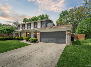 2721 Knight Dr, Troy, MI 48085