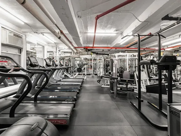 333 East 43rd Street image 16 of 21