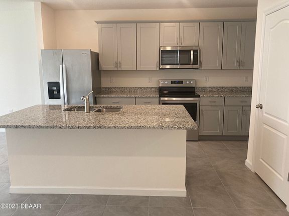 3rd image of 31 Bella Lago Cir