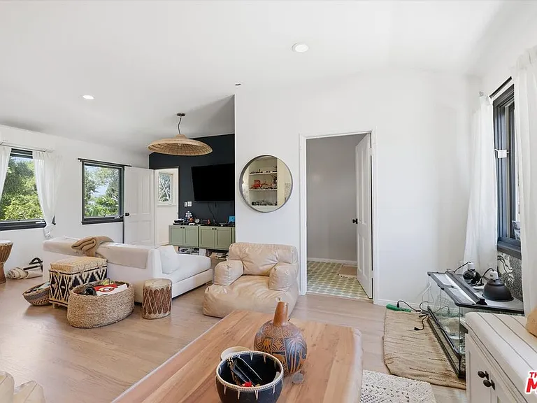 3240 Tilden Ave — Photo 33