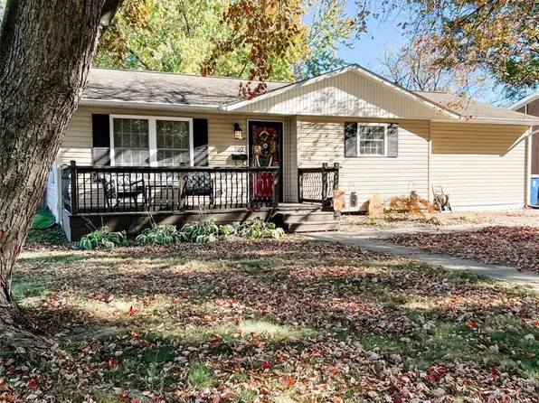 702 S Commercial St, Benton, IL 62812