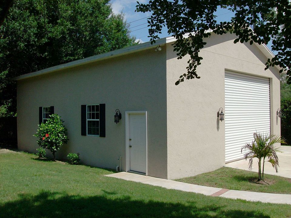 detached garage