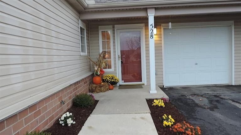 1st image of 528 Lancaster Ct