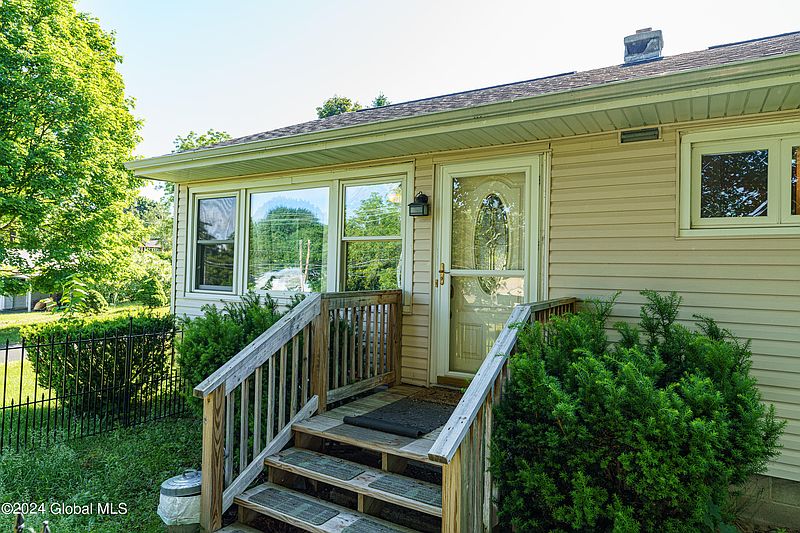 3rd image of 189 Bloomingrove Drive