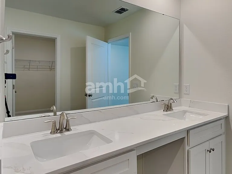 16392 Aubergine Aly — Photo 10