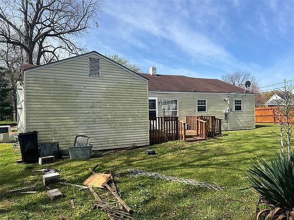 3rd image of 203 E 6th St