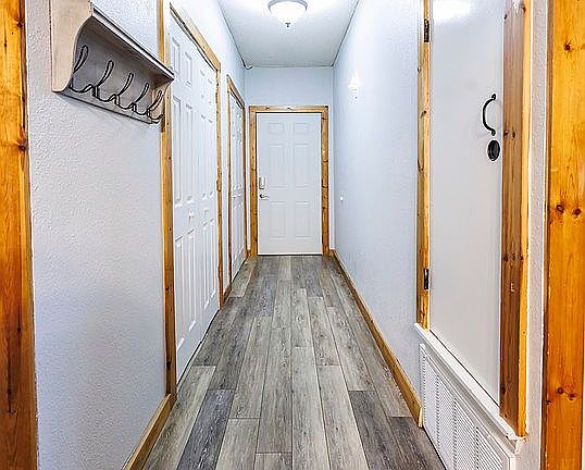 3rd image of 110 Cottonwood Trl