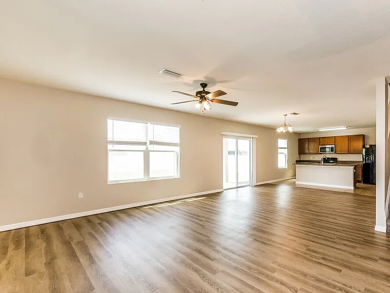 204 Lone Dove Ln — Photo 4