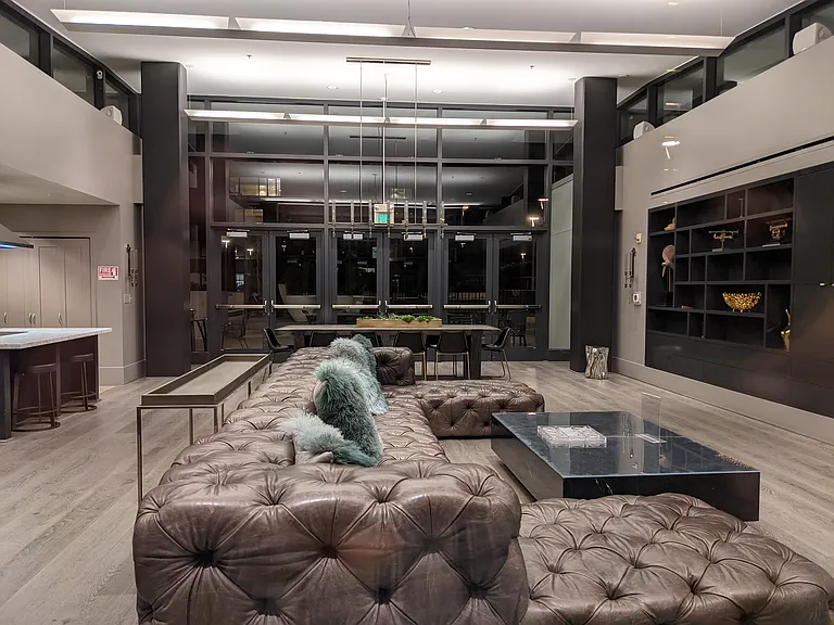 260 King St #1401 — Photo 15