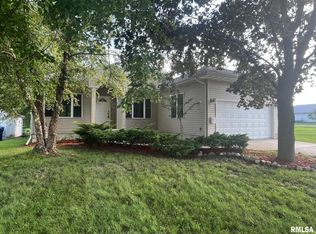 211 E College St, Kewanee, IL 61443