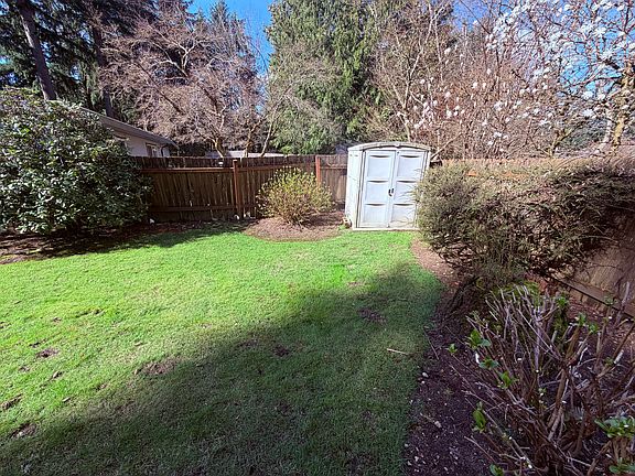 4th image of 13706 NE 76th Pl