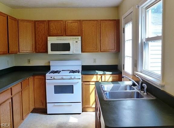 2nd image of 351 Centennial St