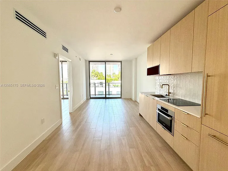 90 NE 32nd St #711 — Photo 27