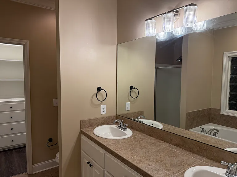 644 Huntington Dr — Photo 18