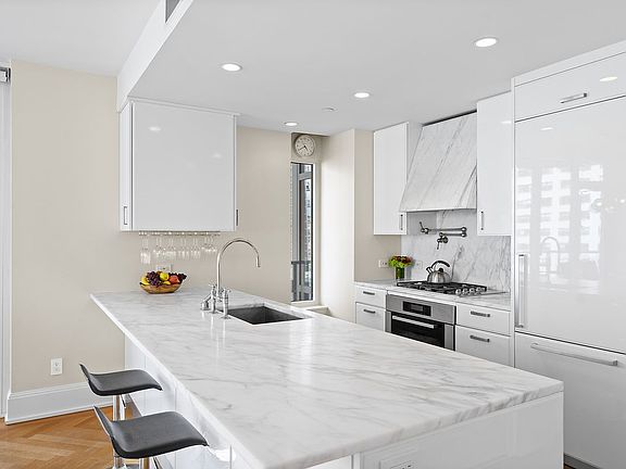 5th image of 305 E 85th St #10B
