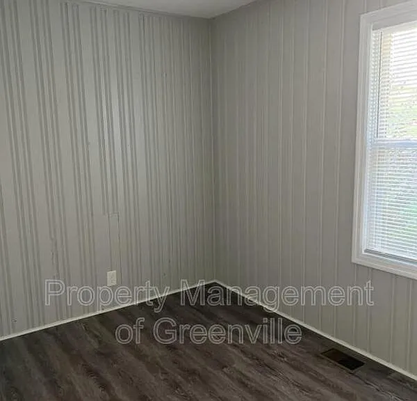 326 Loop St #G — Photo 6