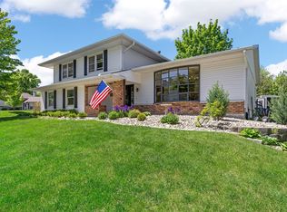6917 Chelsea Dr NE, Cedar Rapids, IA 52402