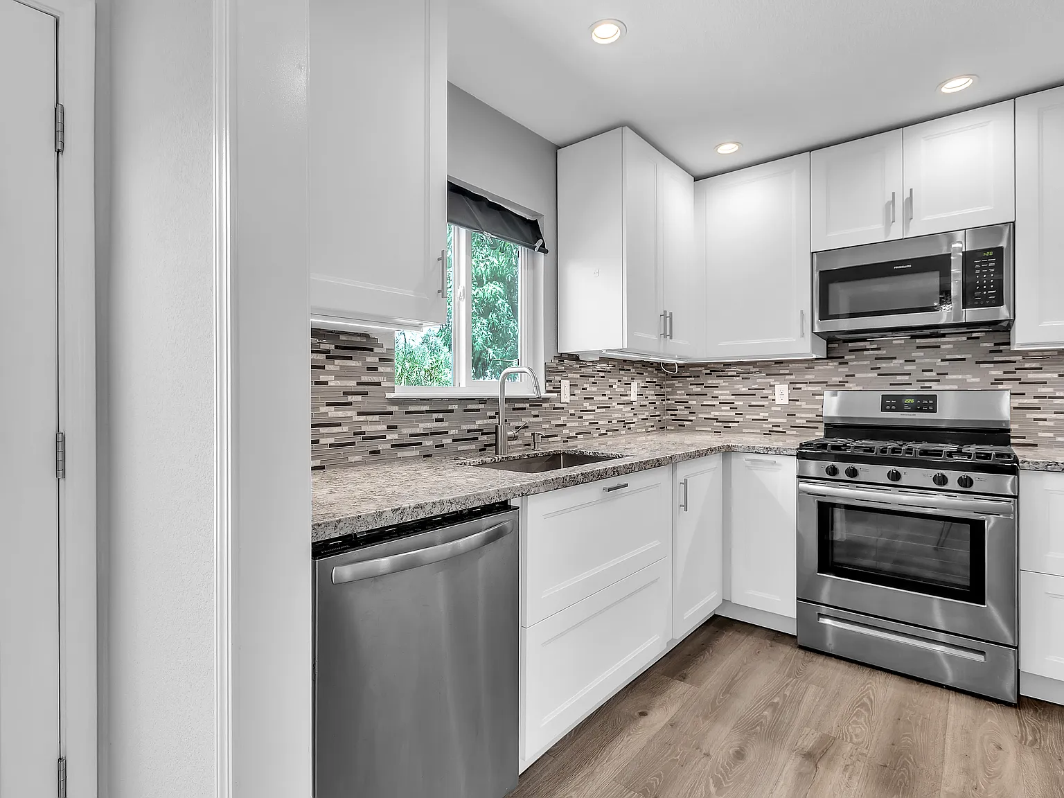 3 bed, 1211 sqft, $3,000 — Photo 2