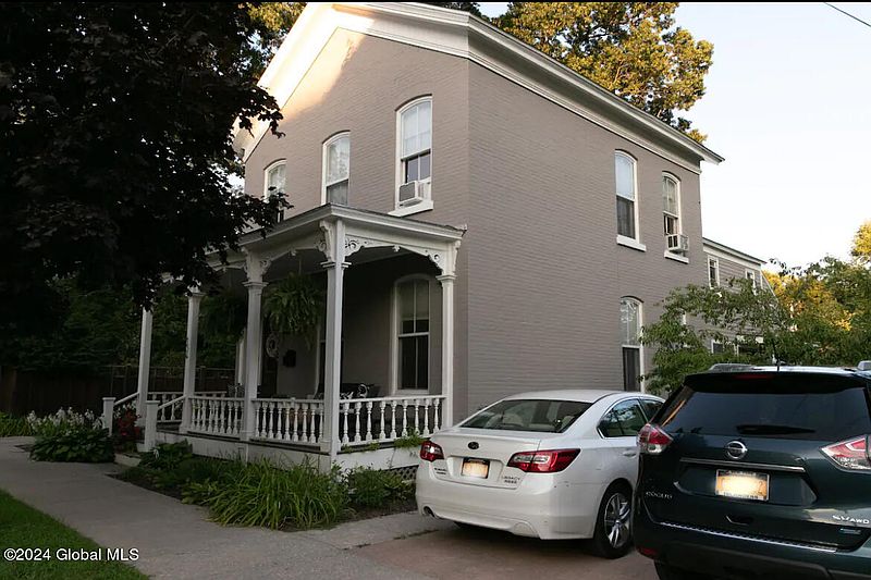 3rd image of 154 Regent Street