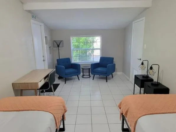 6800 Raleigh St, Hollywood, FL 33024