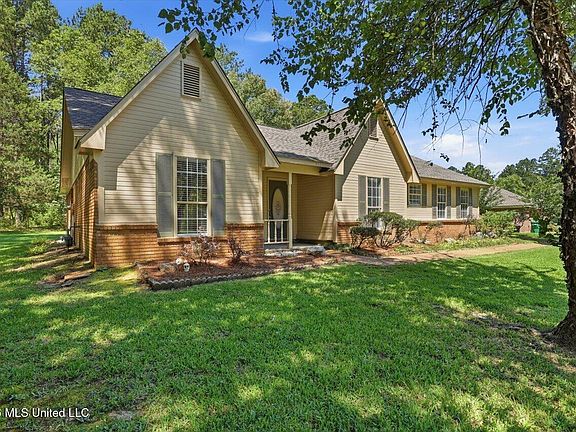 2nd image of 1385 Oak Vinyard Dr