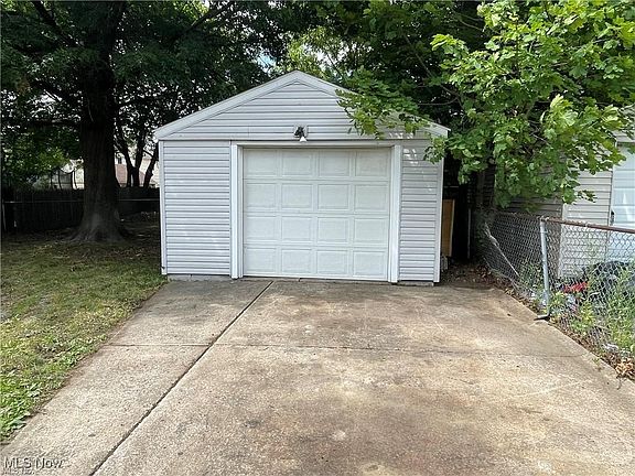 4th image of 835 E Archwood Ave