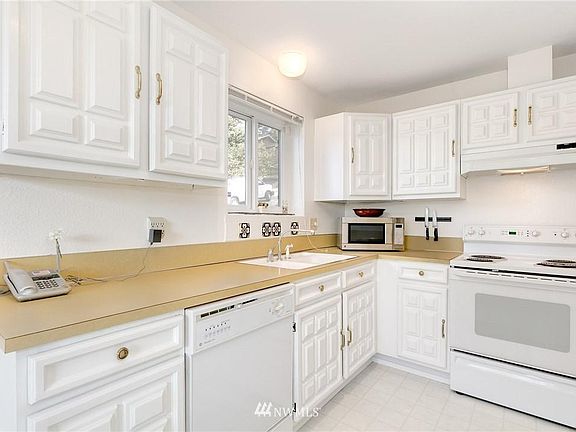 5th image of 1530 10th Ave W #1530