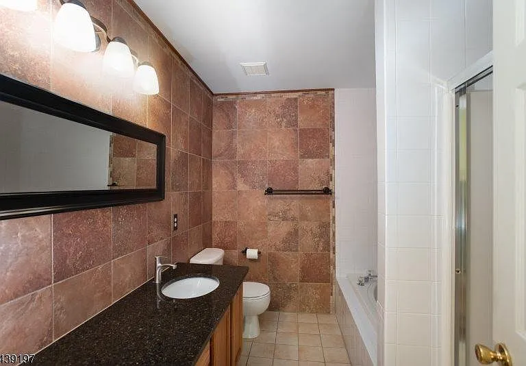 106 Wallace Ct — Photo 9